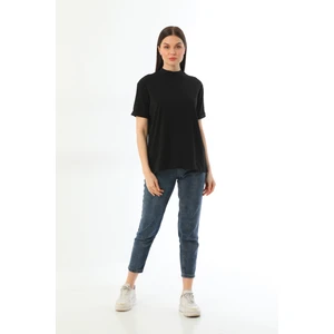 Siyah Dik Yaka Rahat Kalıp %100 Pamuk T-Shirt
