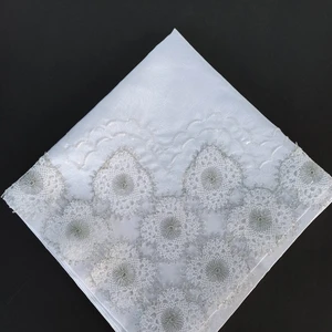 Arzum Çeyiz Tek Köşeli El Işi Iğne Oyası Bohça 100 *100 cm Boyutunda - Gümüş Simli Sinekli Model