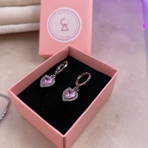 Gümüş Kaplama Mor/pembe Kalp Taşlı Zirkon Hoop Küpe , Mor/pembe Kalpli Hoop Küpe