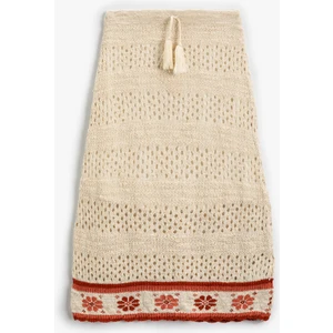 Ajurlu Etek Çiçek Detaylı