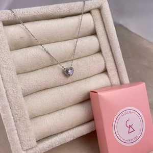 Gümüş/gold Kaplama Kalp Detaylı Kolye , Pembe Kalp Işlemeli Kolye , Mor Kalpli Tasarım Kolye