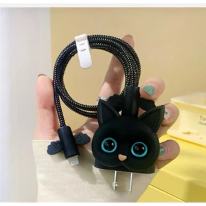 Ecce Luxury Iphone 18W/20W Uyumlu Şarj Aleti Kılıfı, Şarj Kablosu Örme Aparatı, Toparlayıcı, Kablo Koruyucu Siyah Kedili