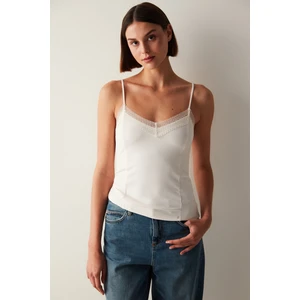 Krem V Yaka Dantelli Atlet