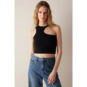 Asimetrik Yaka Siyah Kısa Üst