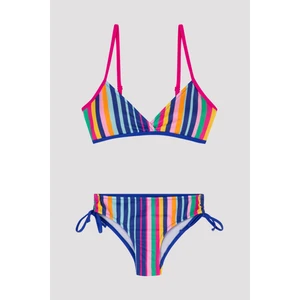 Genç Kız Çizgili Renkli Üçgen Bikini Takımı