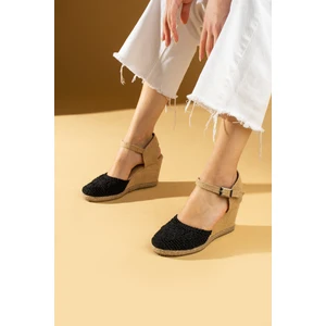 Pembe Potin Nakışlı Hasır Dolgu Taban Önü Kapalı Kadın Sandalet 69-71-24