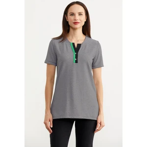 Açık Yaka Çizgili T-Shirt - Siyah