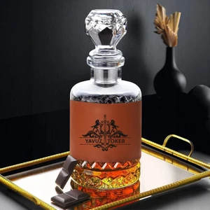 Babaya  Şık Taba Deri Kaplama Viski Şişesi