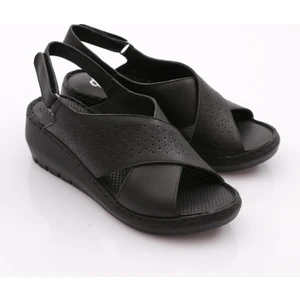 Dgn 1000 Kadin Delikli Kalin Topuk Sandalet