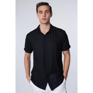 Slim Fit Dar Kesim Kısa Kollu Nefes Alan  Örme Doku Armür Desenli Yazlık Siyah Erkek Gömlek