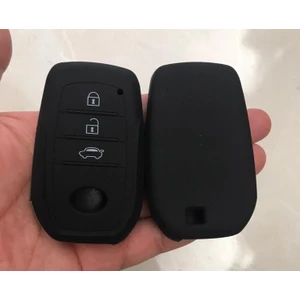 Şenyıldız Aksesuar Corolla Cross Hilüx Yaris Cross Uyumlu Anahtar Koruma Kılıfı 3 Tuşlu Logo Yeri Önde Olan Model