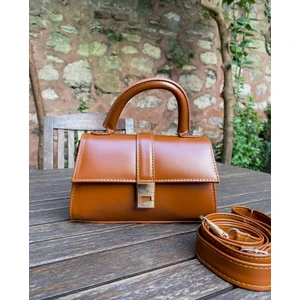 Kapaklı Uzun Çapraz Omuz Askılı Kadın El ve Kol Çantası