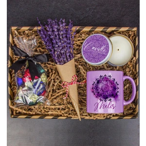 Kişiye Özel Kupa & Çikolatalar & Mum & Lavanta Buketi Hediye Kutusu 111731