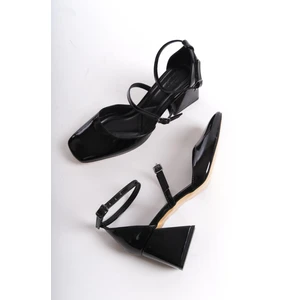 Sigva Mary Jane Yazlık Siyah Rugan Kalın Topuklu Bantlı Ayakkabı