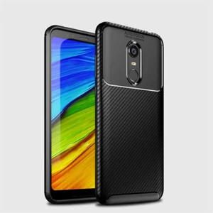 Xiaomi Redmi 5 Plus Uyumlu Kılıf Karbon Armor Serisi, Ultra Dayanıklı ve Esnek Slim Fit Karbon Görünümlü Silikon