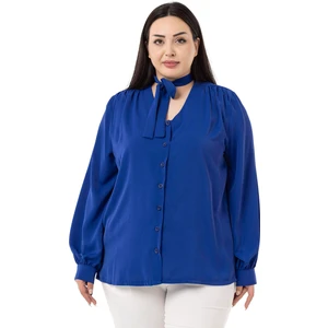 Büyük Beden Boyundan Bağlama Detaylı Manşetli Saks Mavi Gömlek