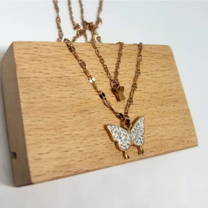 Mila Takı Taşlı Kelebek Rose Altın Singapur Çelik Kolye