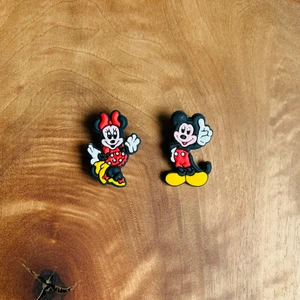 Jibbitz Terlik Süsü 2'li Mickey Mouse ve Minnie Mouse Set (Ananas Taşlı Crocs Hediyeli)