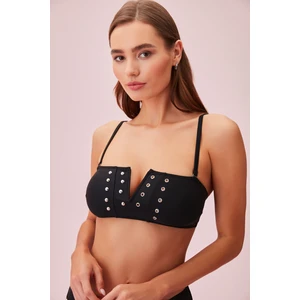 V Yaka Boncuk Detaylı Bandeu Bikini Üst