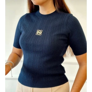 Broşlu Bisiklet Yaka T-Shirt