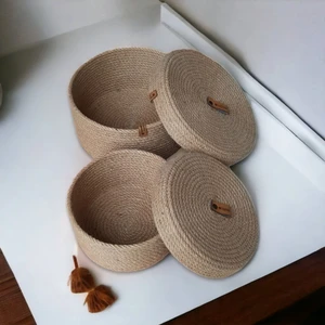 El Yapımı Hasır Dekoratif Sepet Takımı Kapaklı 2 Li Doğal Renkli 23 cm ve 19 cm