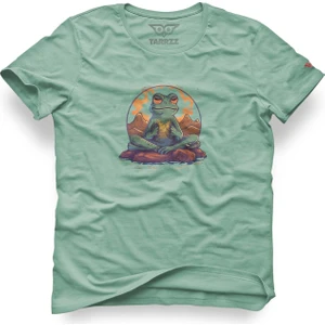 Frog Sitting On Stone Tasarım Tişört