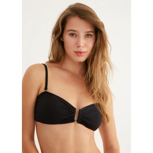 Metal Aksesuarlı Straplez Bikini Üst