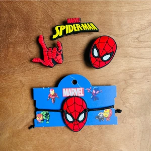 Spiderman 4 Lü Set Crocs Jibbitz Terlik Süsü ve Makrome Örgülü Ayarlamalı Çocuk Bilekliği