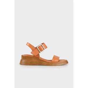 Taba Deri Kadın Dolgu Topuk Sandalet