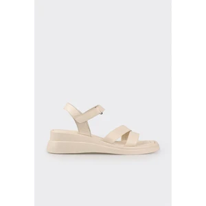 Bej Deri Kadın Dolgu Topuk Sandalet