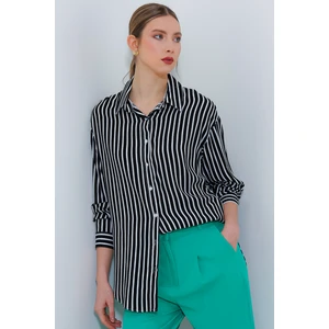 Kadın Siyah Beyaz Oversize Çizgili Viskon Gömlek 3900