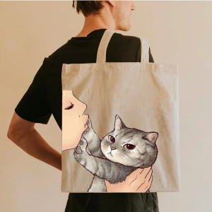 Bez Çanta Dünyası Kedi Öpen Kadın Bez Çanta