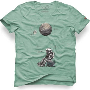 Kayada Oturan Astronot Tasarım Tişört