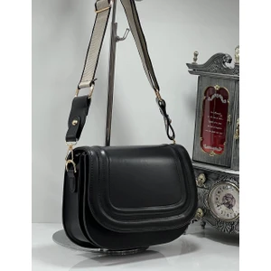 Kapaklı Uzun Çapraz Omuz Askılı Kadın El ve Kol Çantası