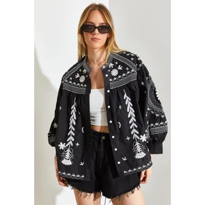 Kadın Nakış Işlemeli Keten Gömlek