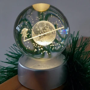 Keyfim Shop Satürn Çemberinde Yürüyen Kız Işıklı Cam Küre 8cm*6cm