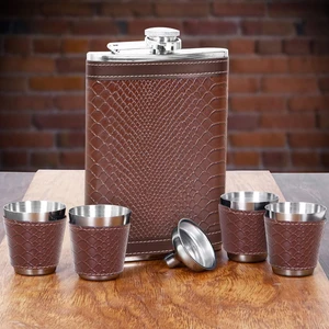 Lüks Suni Deri Kaplama Paslanmaz Çelik Içki Matarası Avcı Kamp Outdoor Hediye Seti Matarası 550 ml K