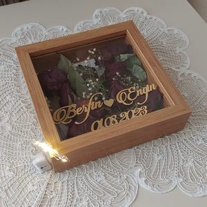 Verda Çerçeve 20X20X5 cm Isimli Ledli Bambu Anı Çerçevesi! Yeni Moda Çiçek Anı Çerçevesi!