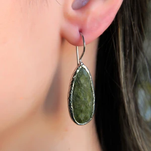 Esha Store Doğal Taş Zebercet (Peridot) Taşı Kadın Doğal Taşlı Küpe Rodyum EUKU2ZR