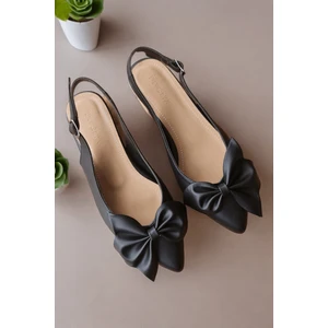 Nunka Siyah Fiyonklu (2 cm Topuklu) Bilekten Bantlı Sivri Burun Günlük Babet