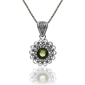 Ağustos Peridot Doğum Taşı Çiçek Motifli Telkari Gümüş Kolye