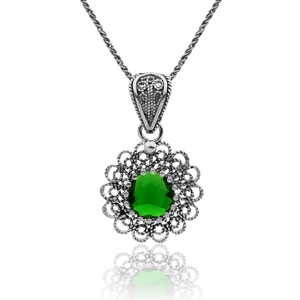 Mayıs Zümrüt Doğum Taşı Çiçek Motifli Telkari Gümüş Kolye