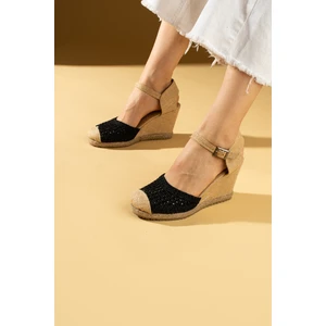 Pembe Potin Hasar Sargılı Dolgu Topuklu Dantel Detaylı Kadın Sandalet 69-74-24