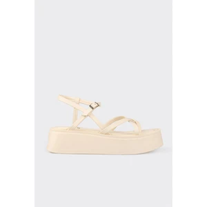 Bej Deri Kadın Dolgu Topuk Sandalet