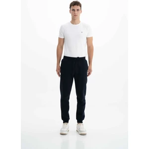 Erkek Regular Fit Cepli Arka Cep Fermuarlı Basic 3 İplik Şardonlu Dar Paça Lastikli Eşofman Altı K26174680001