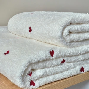 Nazik Home Amore Kalp Nakışlı Banyo Havlusu (90 x 150 Cm)