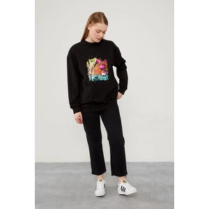 Siyah Pul Işlemeli Baskılı Sweatshirt