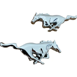 Mes Store Koşan At Metal Arma Mustang Metal Arma Set Çamurluk Logosu 2'li 9CMX4CM