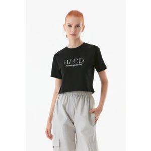 Yazı Nakışlı Crop Tişört