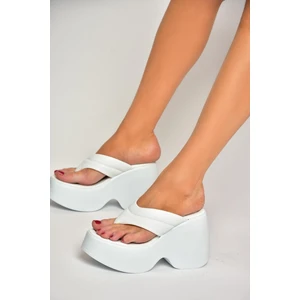 Fox Shoes S973401709 Beyaz Dolgu Tabanlı Parmak Arası Kadın Terlik